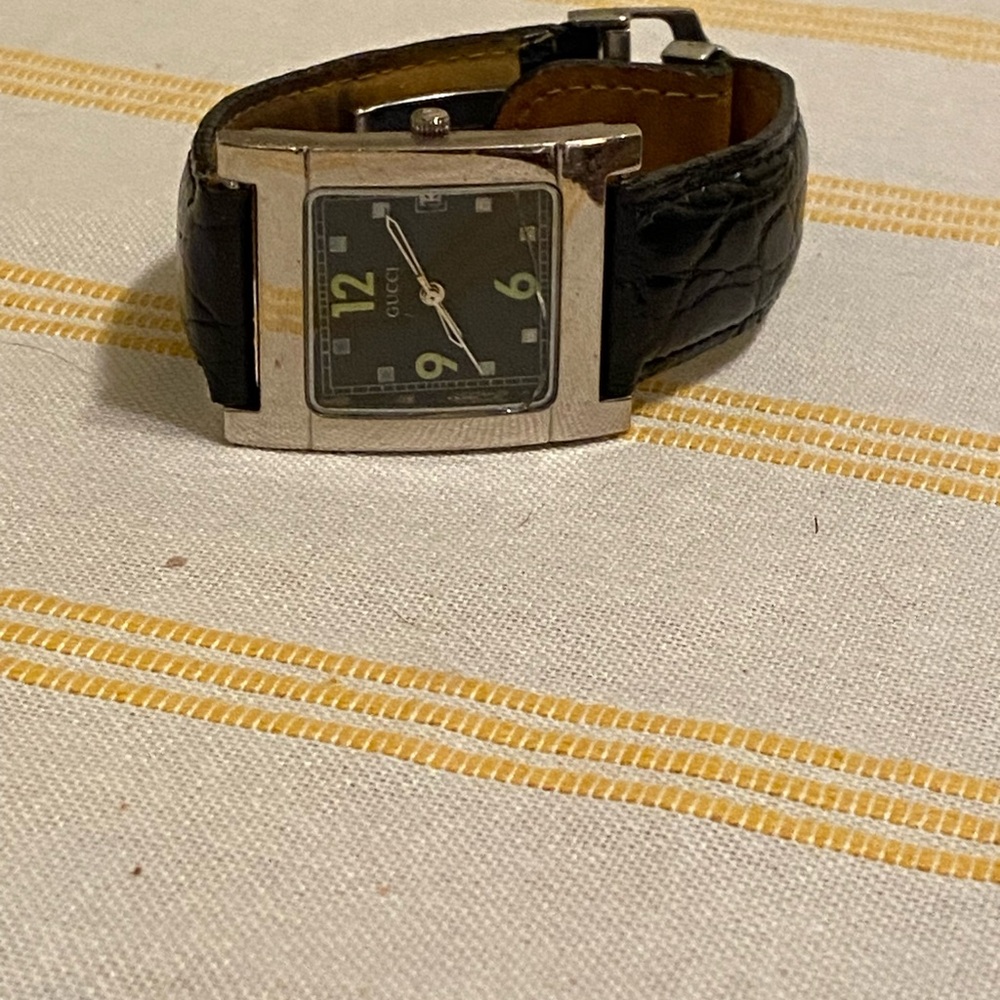 Gucci Black Leather Strap Watch
